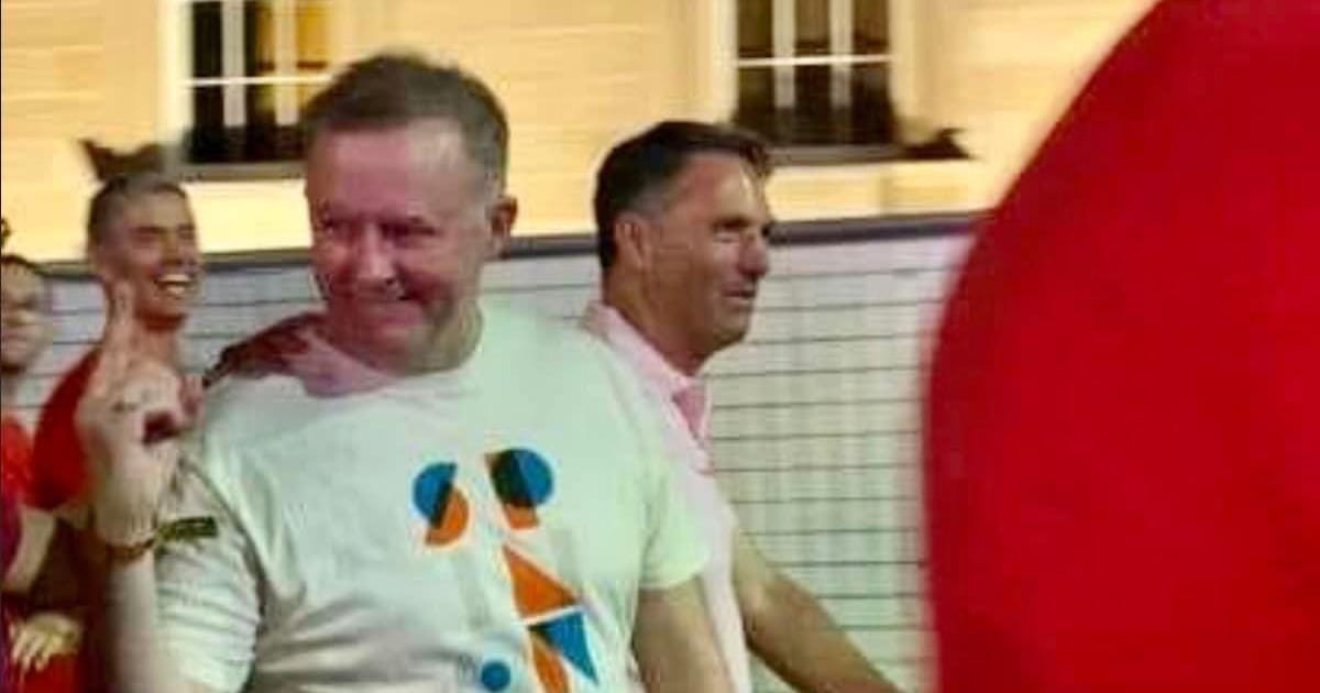 Anthony Albanese flipping off queer counter-protesters